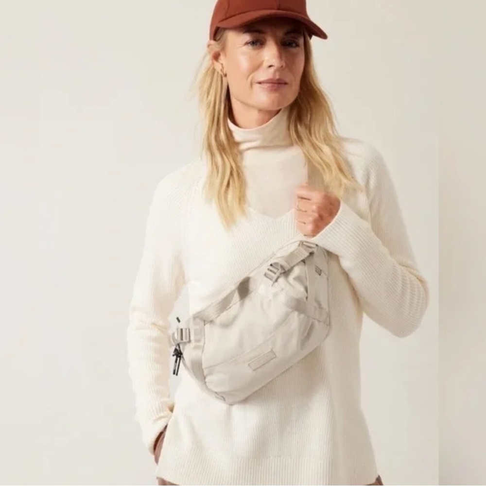Athleta Excursion Large Belt Bag Abalone